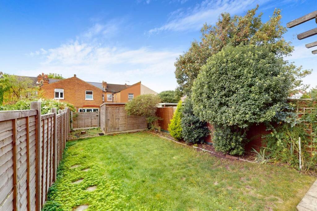 Spacious 2Bd Apartment Cricklewood London Exterior photo